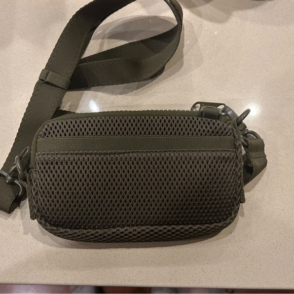 Dagne Dover Mara Air Mesh Neoprene Phone Sling Crossbody Olive Travel - Picture 4 of 4